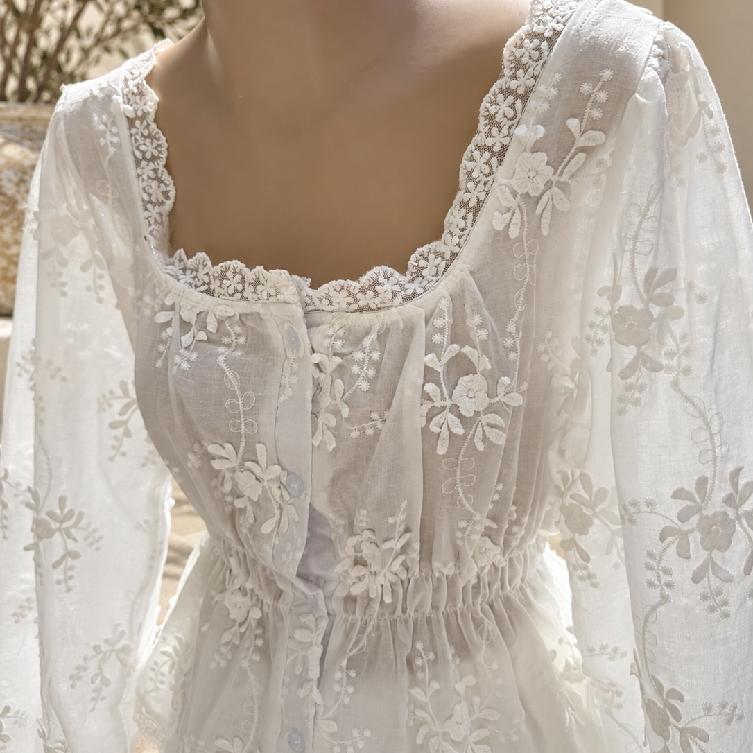 Z805-1 White Lace Applique Blouse Set