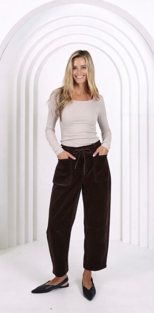 - CHOCOLATE - LEO BARREL JEAN CORDUROY SKU: PDN87MJ