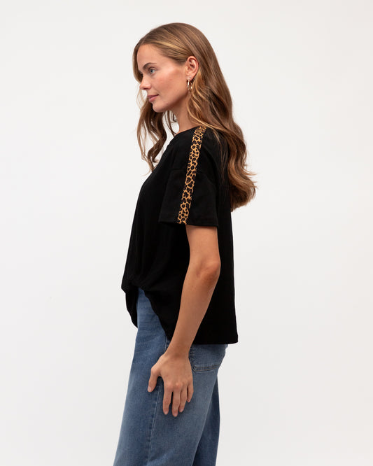 LOL71189/O LEOPARD TRIM TUCK TEE