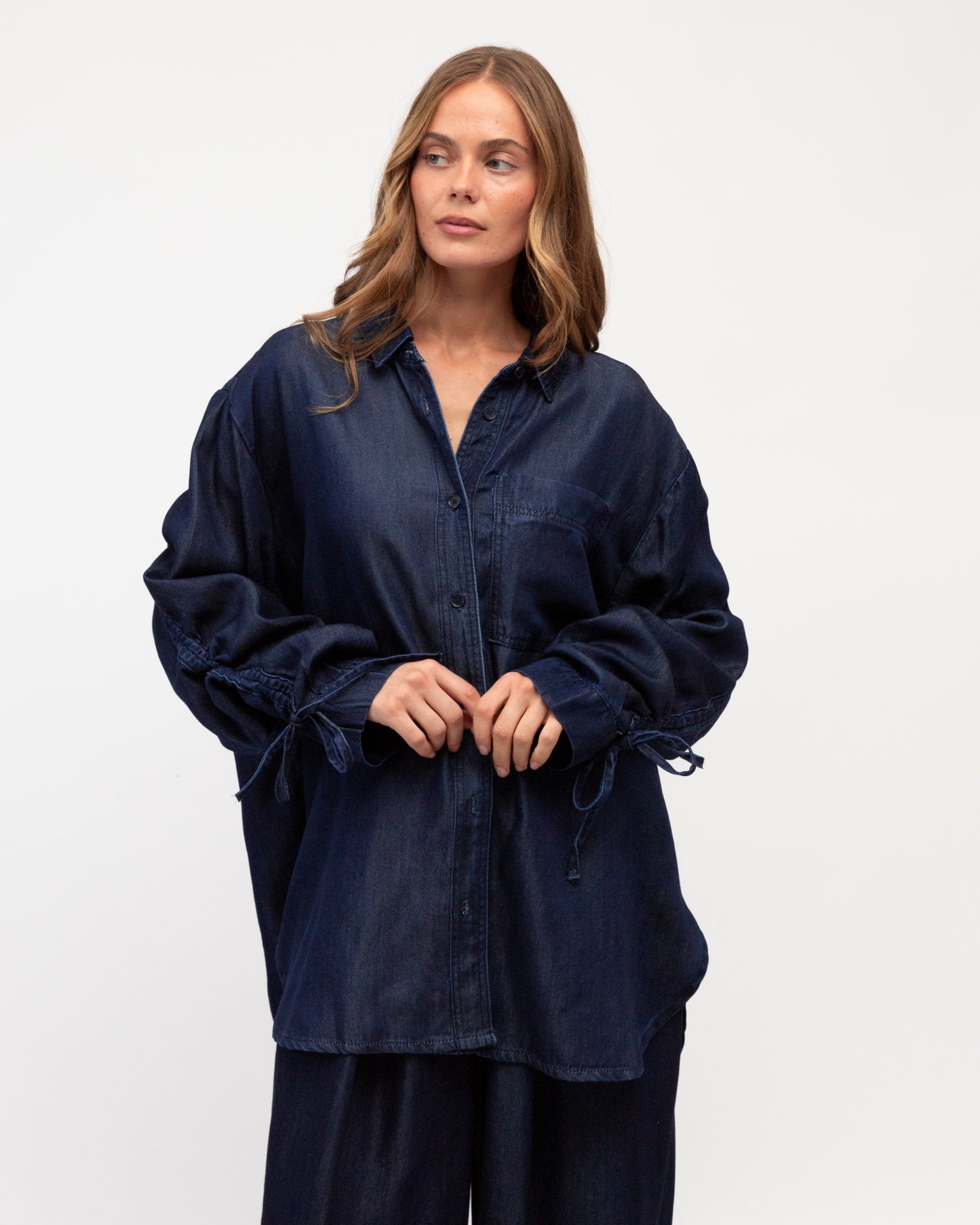 LOL71196/O GATHERED SLEEVE SHIRT