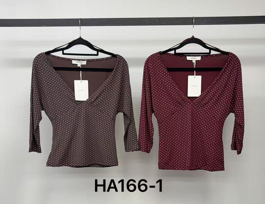 HA166-1 - SPOT V NECK TOP