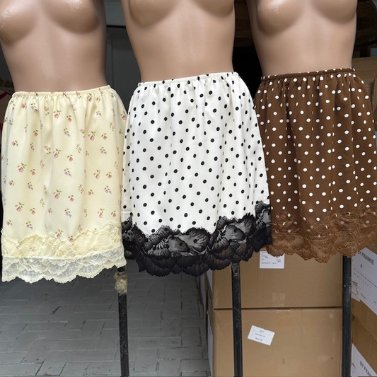 56 MINI SKIRT WITH LACE TRIM (4W) (4C)