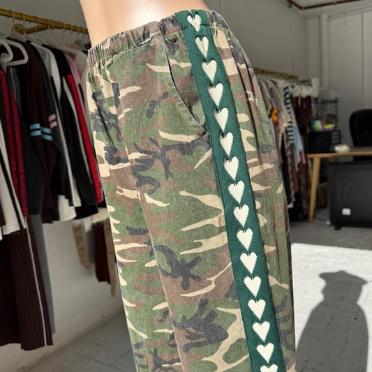 526-36 Camo/Green Heart Racer Pant